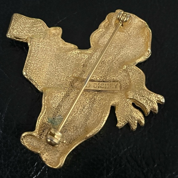 Disney Winnie the Pooh gold tone brooch pin - Picture 3 of 7
